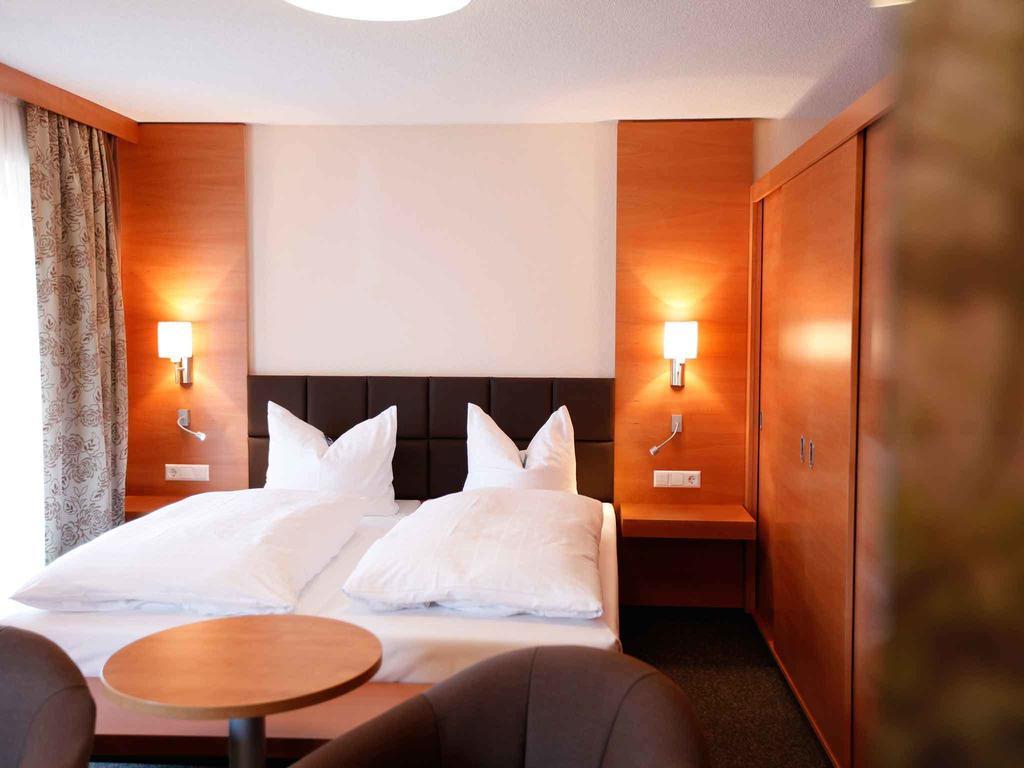 Hotel Neckartal Köngen Kültér fotó